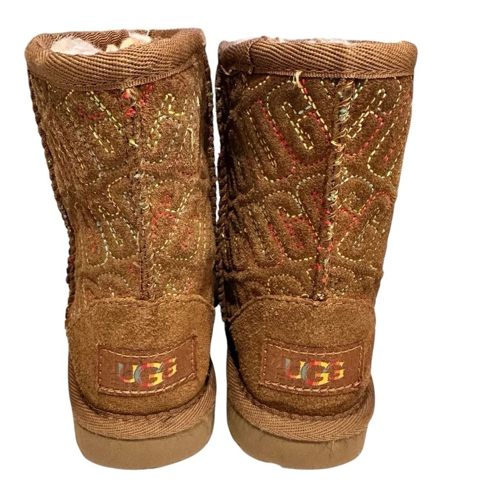 Ugg Classic II Graphic Stitch Boots Toddler Size 7‎ Like new